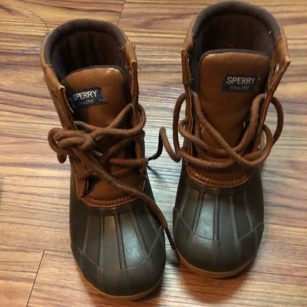 Sperry snow boots 11c